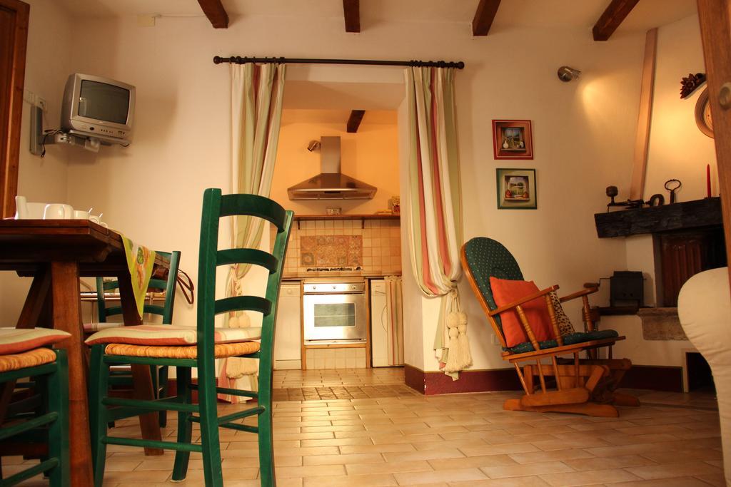 Delizioso Trilocale In Centro Apartamento Montemerano Habitación foto